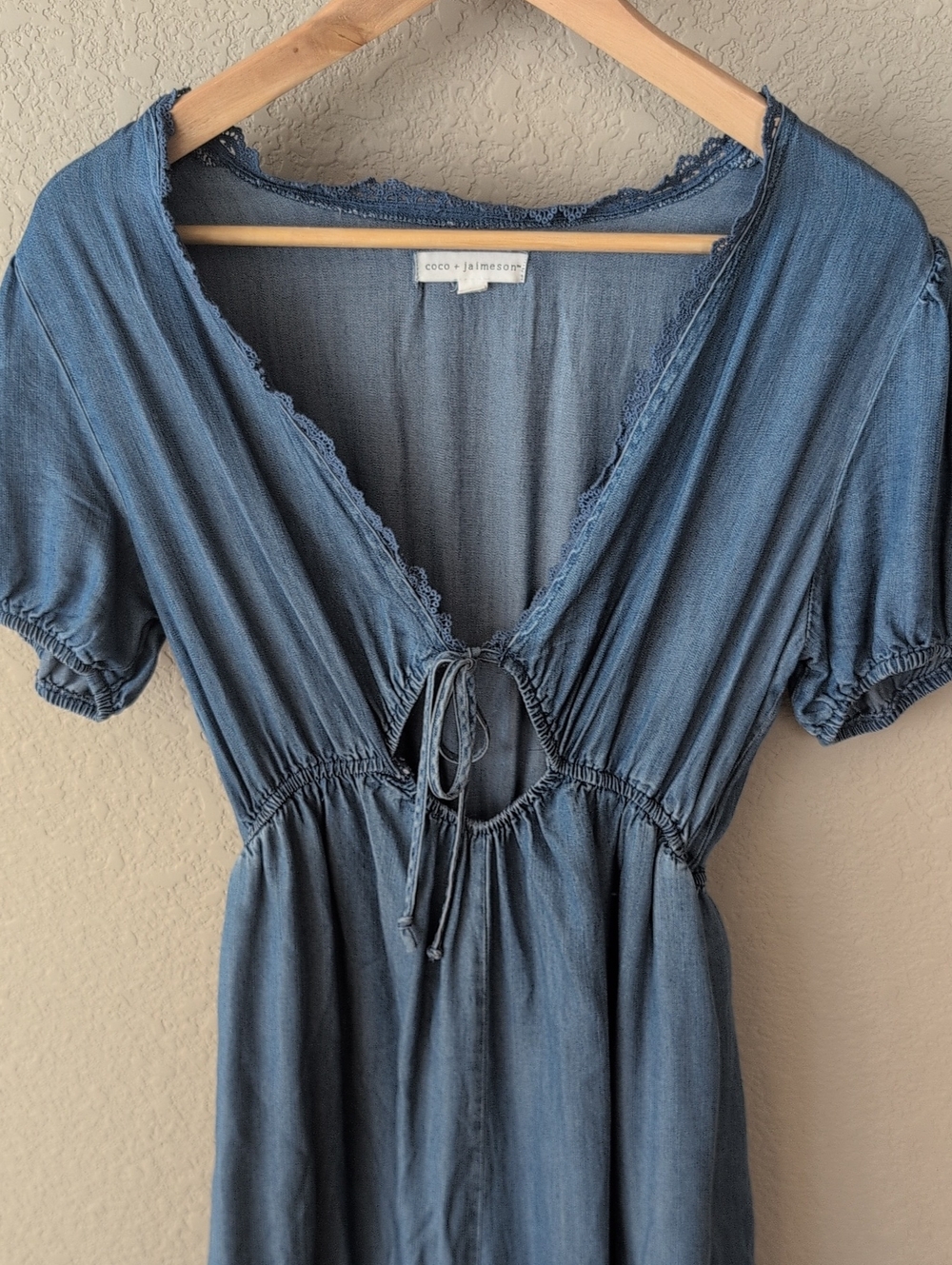 Women's V-Neck Tie-Front Jumpsuit